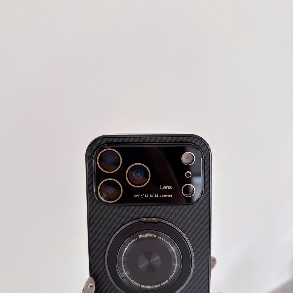 Магнитный чехол из углеродного волокна iPhone 17 Pro Max с большим окном - Совместим с iPhone 16/17 Pro.