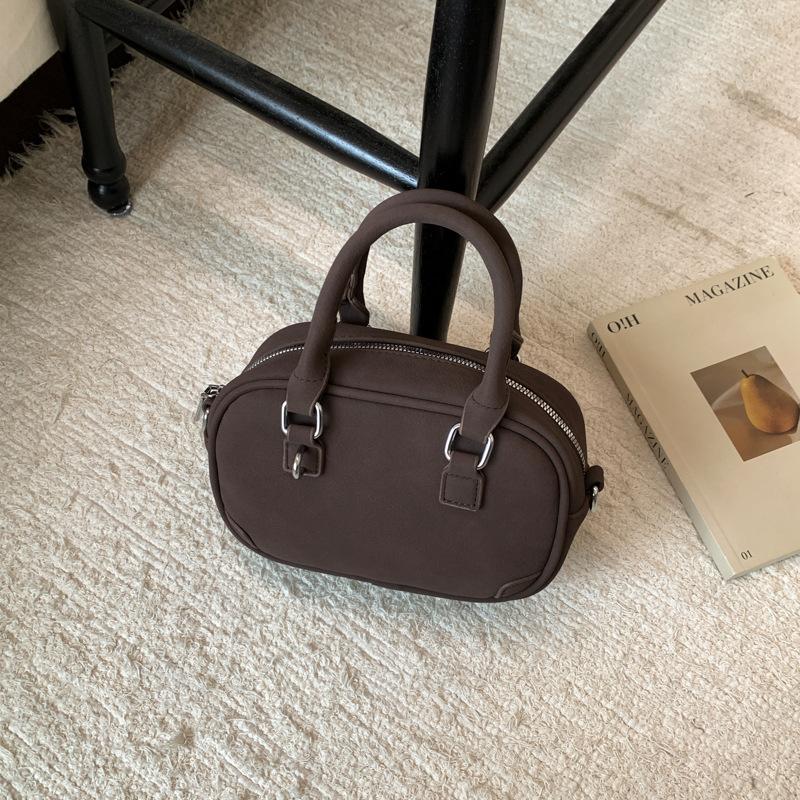 Женская сумка 2025 новая трендовая осенне-зимняя легкая роскошная нишевая высококлассная сумка на плечо для通勤, сумка-мессенджер, маленькая квадратная сумка