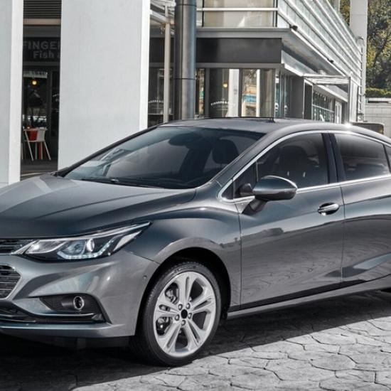 Черная накладка на крышку зеркала заднего вида справа для Chevrolet Cruze 2017-19 Замена