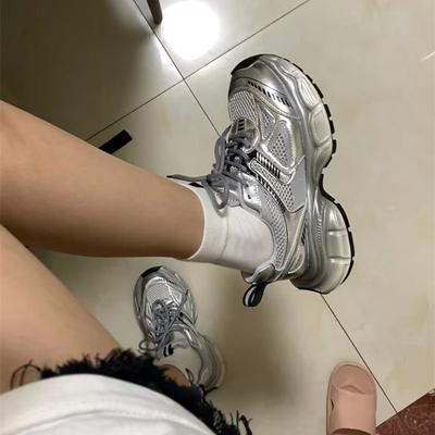 Кроссовки папины женские летние женские туфли серебристые увеличивающие рост для бега повседневные спортивные туфли высокая эластичность повседневные универсальные