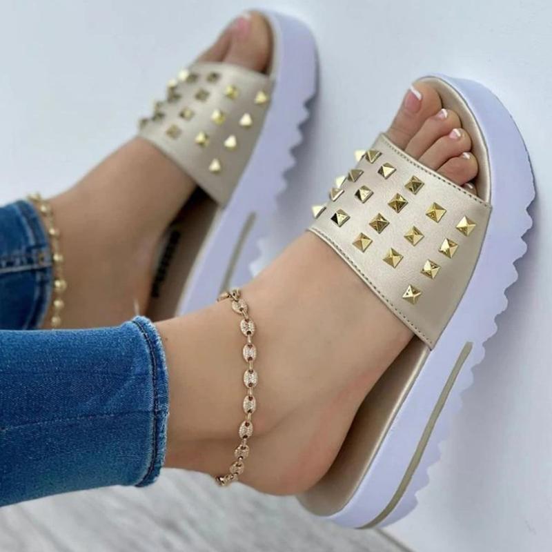 Модные женские сандалии лето 2024 новая обувь для женщин босоножки на платформе каблуки тапочки заклепки танкетка шлепанцы женские пляжные шлепанцы