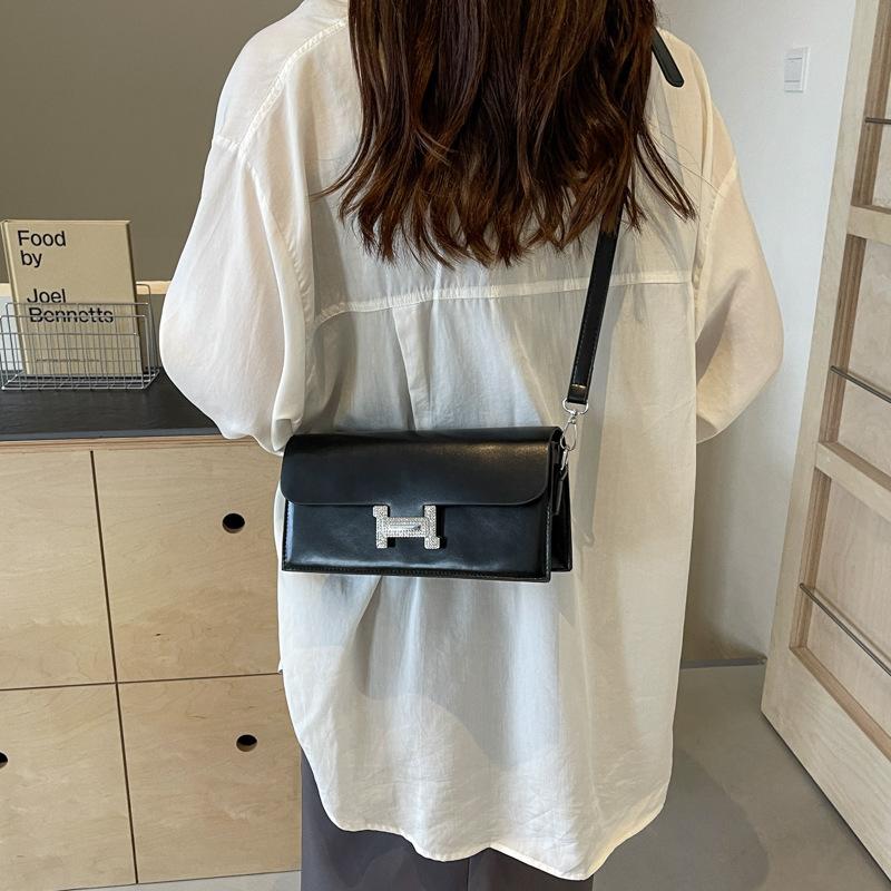 Новый стиль для весны и лета. Универсальная сумка подмышкой для женщин. Фактурная сумка через плечо.