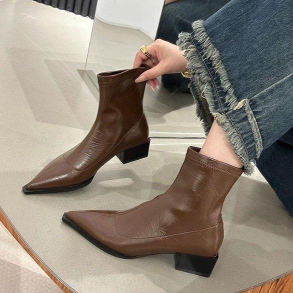 Naked Boots Niche Simple Pointed Low-heeled Crocodile Pattern Flat-bottomed Thin Boots 2024 New Casual French Pointed Short Boots
