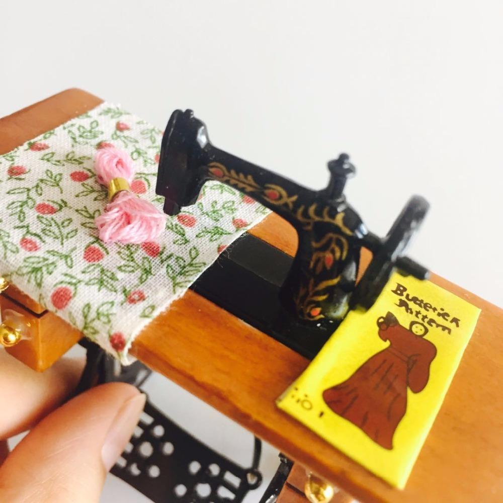 1:12 Dollhouse Retro Sewing Machine Doll House Miniature Scale Fairy Doll Home Life Scene