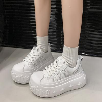 Европейская кожа большая голова маффин платформа хлеб туфли женские 2025 новые маленькие белые туфли небольшое увеличение роста повседневные туфли тренд