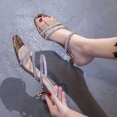 Стразы фея ветер носить крутые тапочки женские 3 см полушлепки высокие каблуки темперамент низкий каблук средний каблук 2025 новый лето