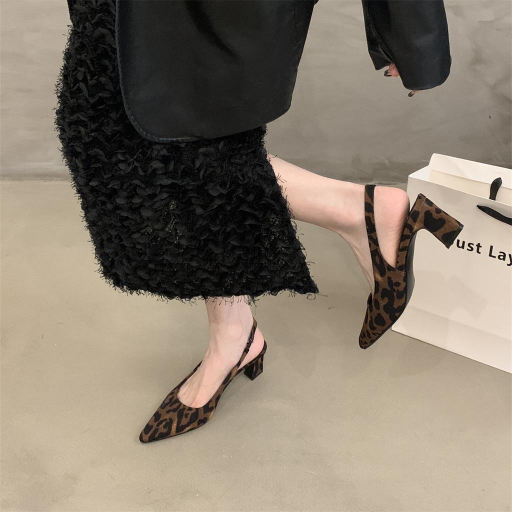 Босоножки на толстом каблуке, сумка на каблуке, женская обувь, лето 2025, новинка, нишевая модель с юбкой, леопардовый принт, остроносые туфли на высоком каблуке