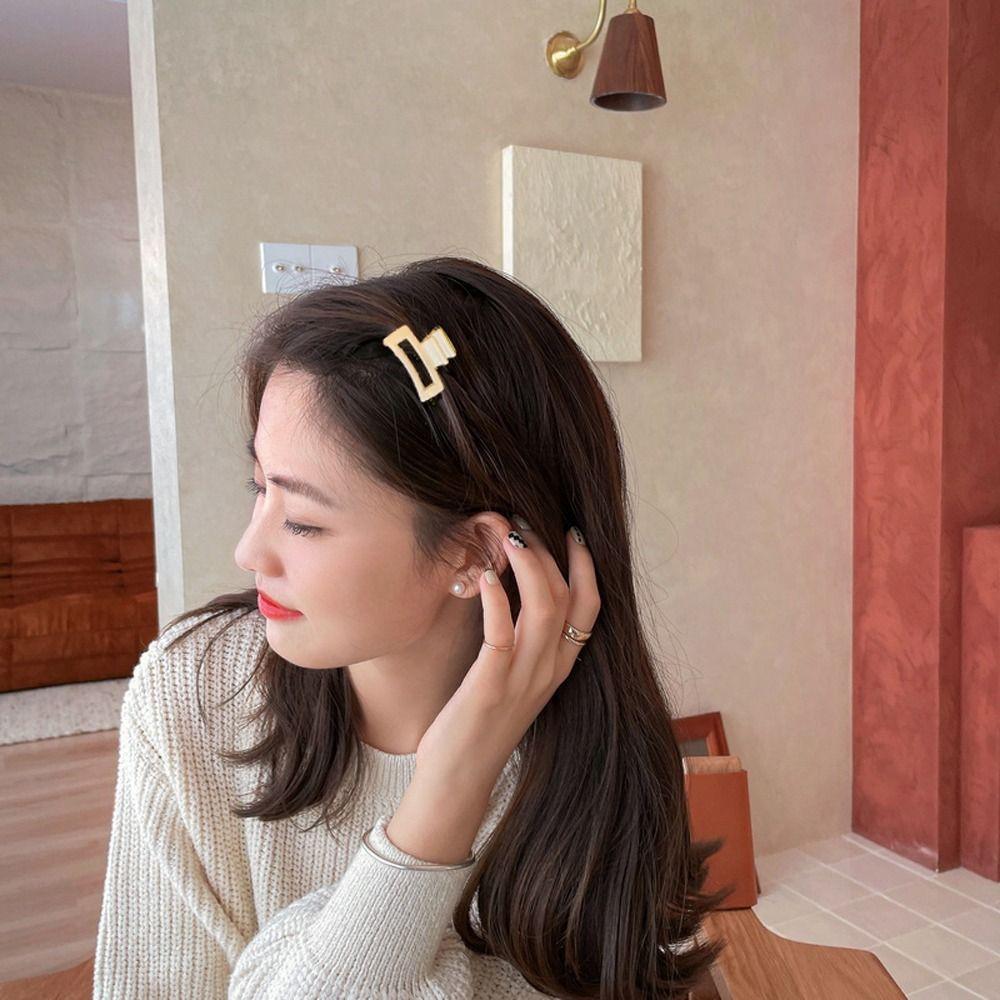 Small Transparent Shark Clip Plastic Hollow Hair Clip Elegant Mini Hair Claw Party