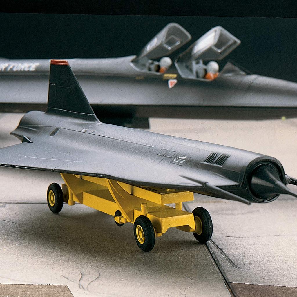 Пластиковая модель американского самолета Blackbird SR-71 в масштабе 1/72