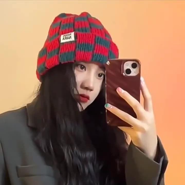New cold hat autumn and winter warm contrasting color checkerboard showing face small versatile wool hat couple knitted women's ear protection hat