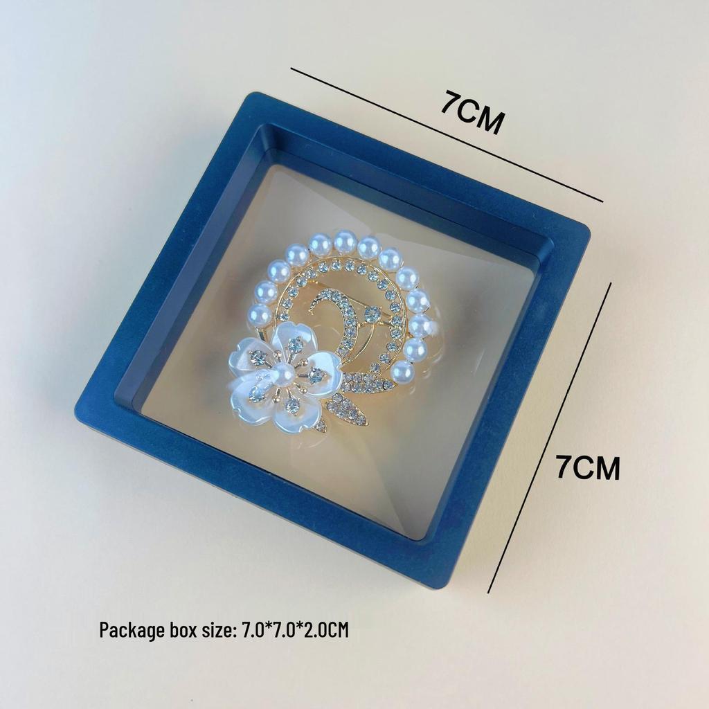 Винтажная брошь-булавка из сплава с цветком, жемчугом и бриллиантами