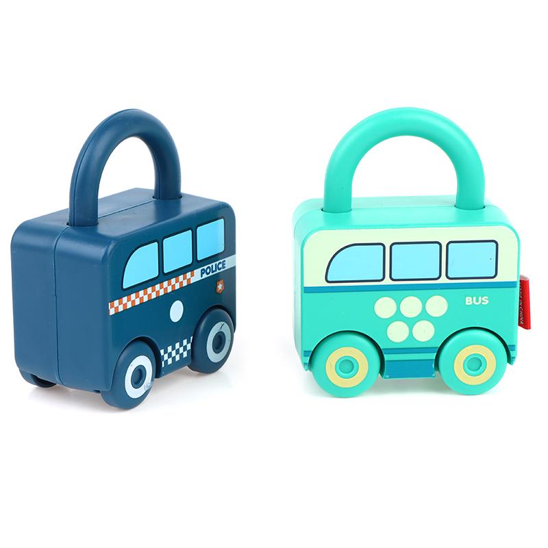 Дети изучают замки с ключами развивающие цифры сопоставление подсчет машинки игрушки