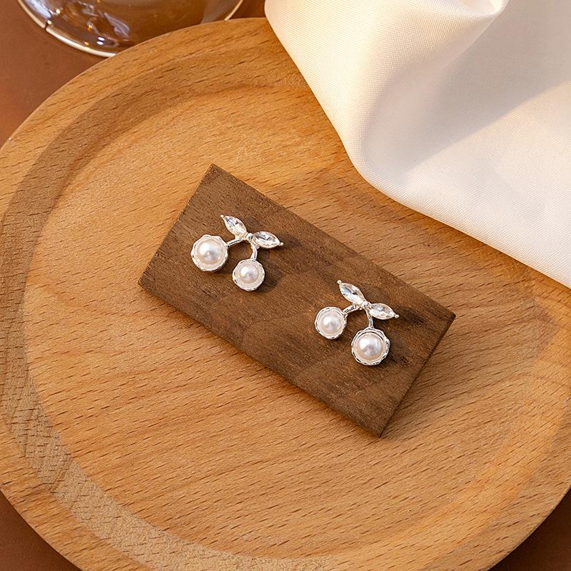 Simple And Sweet Cherry Pearl Earrings, Small And Cute Round Ear Clips, Exquisite Diamond-Set Leaf Earrings.