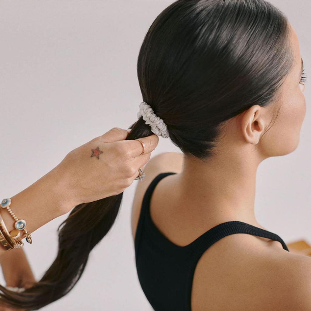 4PCS Pure Mulberry Silk 2CM Hair Scrunchies Silk Hair Ties Hairbands Skinny Scrunchies Ponytail Holders Hair Care Accessories