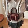 Autumn and Winter Retro Handbag Bag Women's 2025 New Trendy Bowling Bag Simple Shoulder Crossbody Pillow Bag