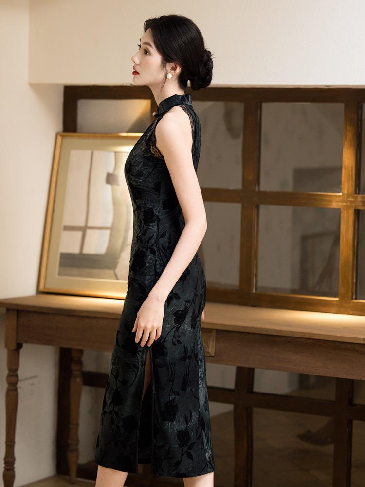Slim Black Velvet Halterneck Cheongsam: 2025 Young Style Evening Dress
