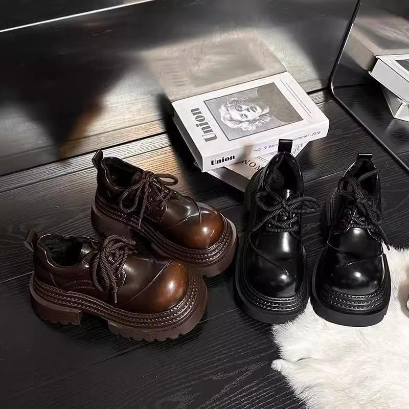 Женские туфли-лоферы в британском стиле на толстом каблуке в стиле ретро, новинка 2025 года, небольшое увеличение высоты, повседневные кожаные туфли Yuantong со шнуровкой