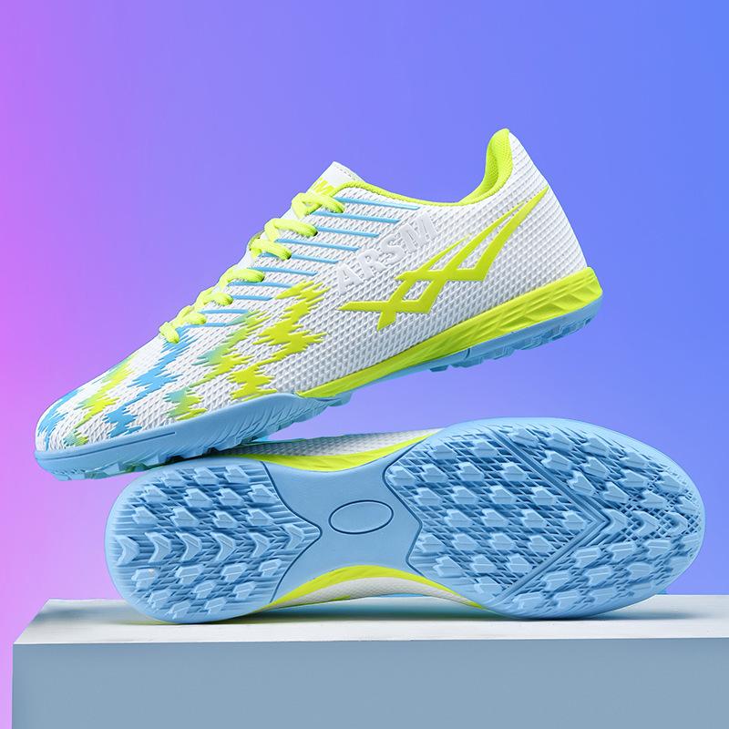 2025 New Low-Top Soccer Boots Lightweight Artificial Grass Crushed Nails Adult Men's and Women's Practical Training Sneakers