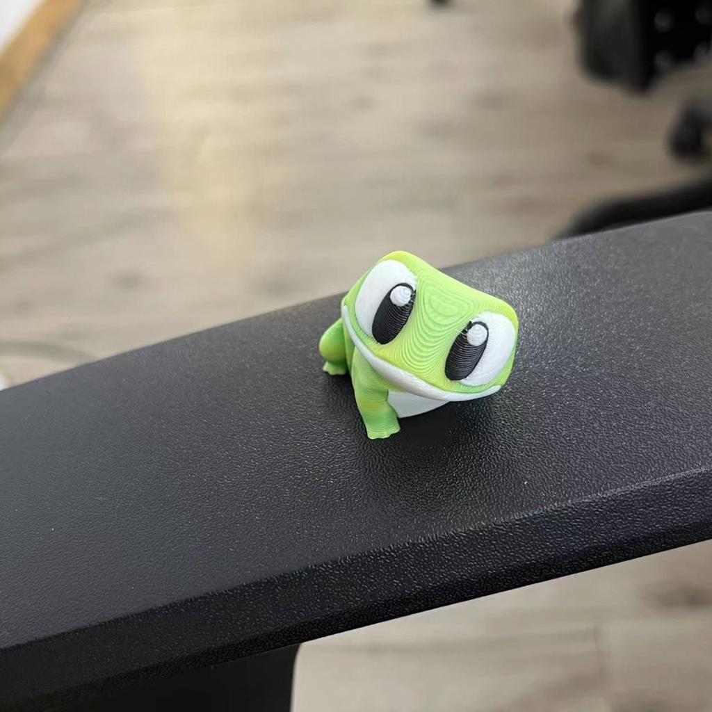 Poseable Big-Eyed Frog 3D Printed Model with Big Cute Eyes Head Turns & Tilts Decoration Toys