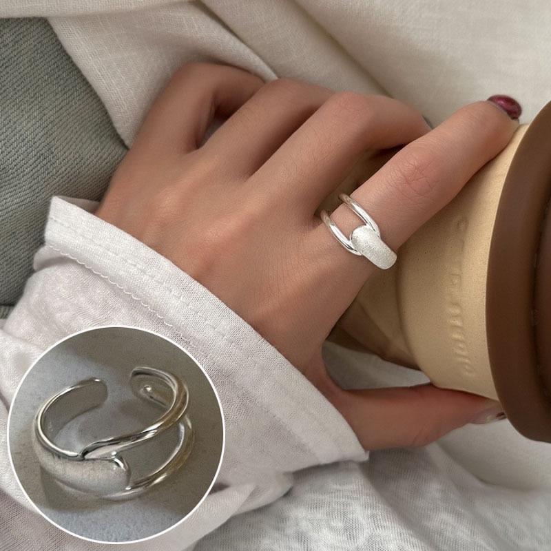 Элегантное посеребренное кольцо S925 светло-голубого цвета с открытым дизайном для женщин - Универсальное, модное и роскошное кольцо на указательный палец.