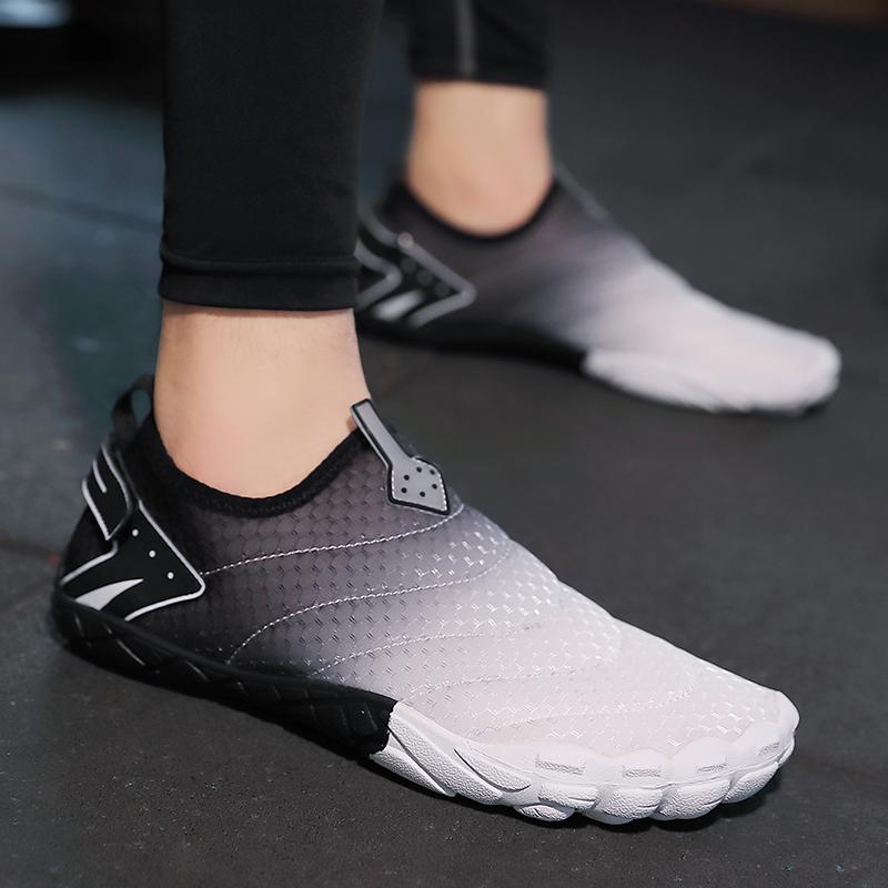 Модная мужская обувь для босых ног для воды, пляжная обувь, быстросохнущие походные спортивные сандалии, градиентный дизайн, удобная тренировочная обувь для пары 47