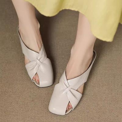 Мода 2025 Лето Новые Баотоу Полые Туфли на плоской подошве Женские уличные тапочки Модные Мягкая кожа Без каблука Мягкая подошва Ленивые Полутапочки