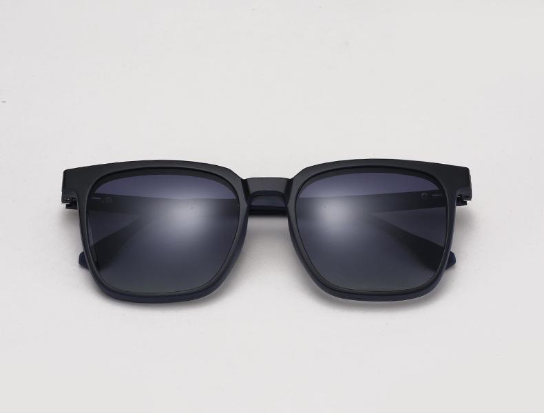 TJ2190 Unisex Three-in-One Magnetic Polarized Clip-on Sunglasses Set