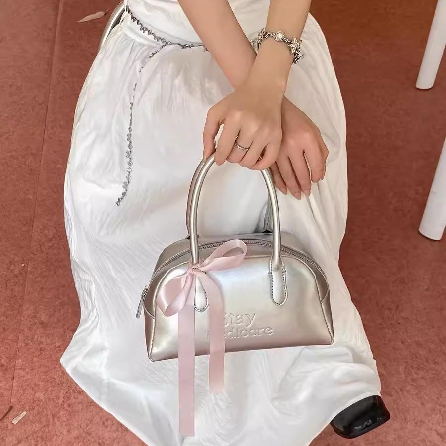 Silver Stylish Boston Tote 2024 New Large Capacity Sweet and Cool Spice Girl Style Shoulder Crossbody Bowling Bag