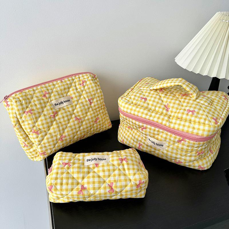 Plaid Quilted Large Capacity Makeup Bag - Soft, Portable Handbag for Students