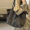 2025 New Fashion Leopard Print Tote Bag Large Capacity Popular Shoulder Bag Student Class Commute Canvas Bag