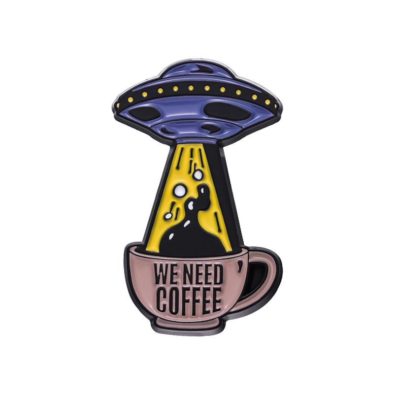 Эмалевый значок «Холодный кофе» Креативное топливо Deja Brew Жизнь случается Кофе помогает Брошь Забавные значки на лацкан Ювелирное украшение Подарок для детей друзей