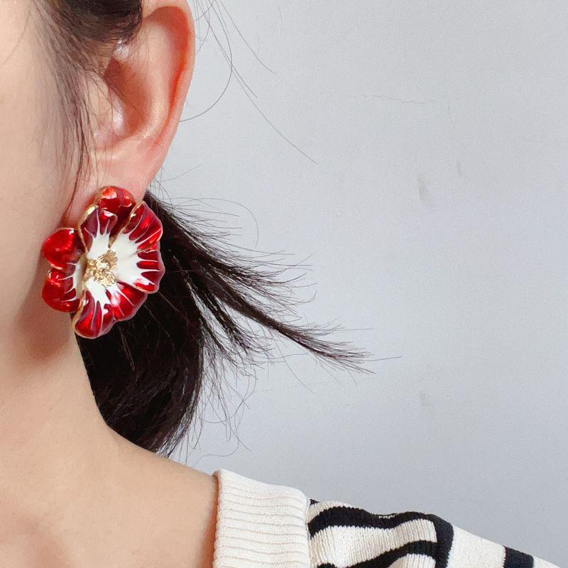 Винтажные золотые серьги-клипсы в виде цветов с эмалью - Не требуют прокола