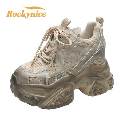 Сделайте старые массивные кроссовки повседневной вулканизированной обувью. Женские кроссовки на высокой платформе 12,5 см. Женские кроссовки на шнуровке. De Deporte