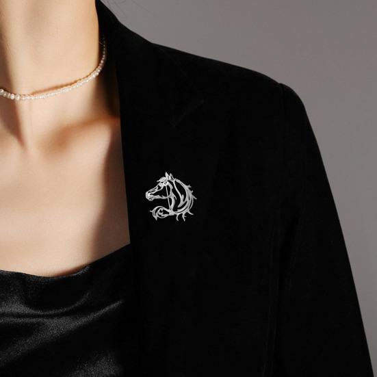 Yousheng Hollow-Out Horse Brooch Horse Head Brooch Pin Alloy Animal Brooch Clothes Accessory Zodiac Year Gift for Men Women Family Friends