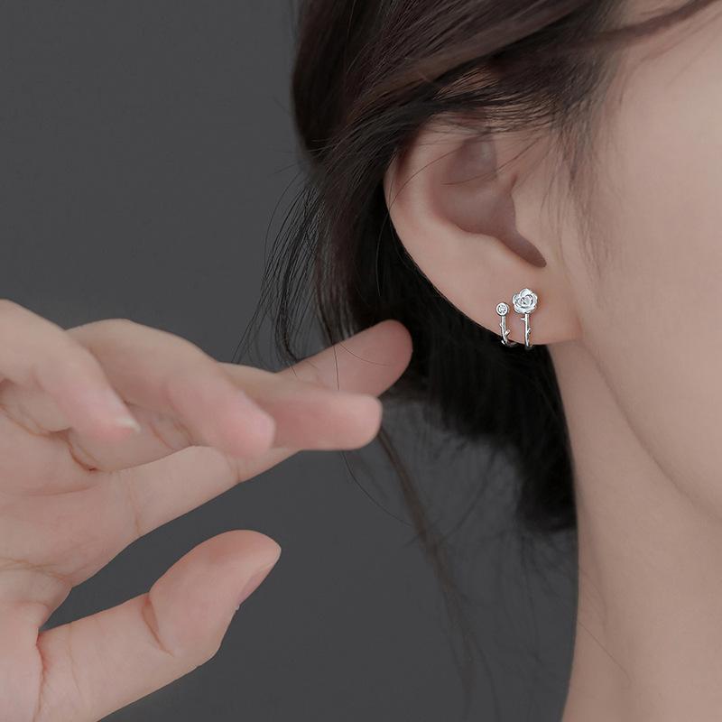 Серьги-гвоздики «Камелия» Элегантный темперамент Небольшие серьги с бриллиантами и цветущей розой Нежные серьги с ароматом Знаменитость из Интернета