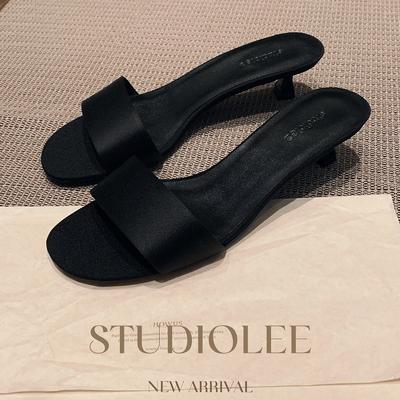 Найди второй волосок! Виноградная мать с тем же минималистичным темпераментом в стиле T * row, универсальный шелковый элегантный котенок и тапочки женщина