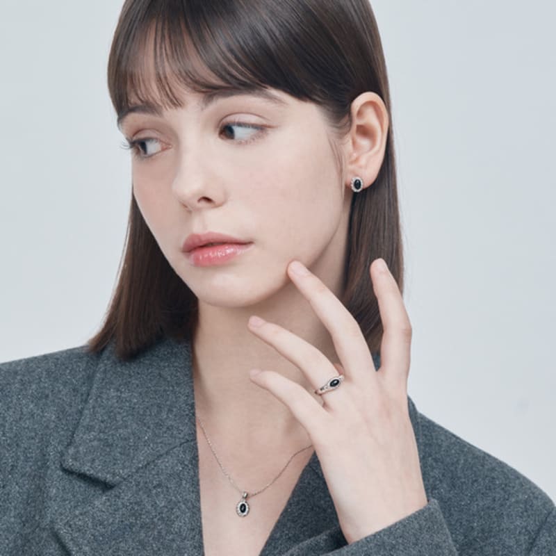ELLE Jewelry Ella Oval Onyx Ring ELBRWR130