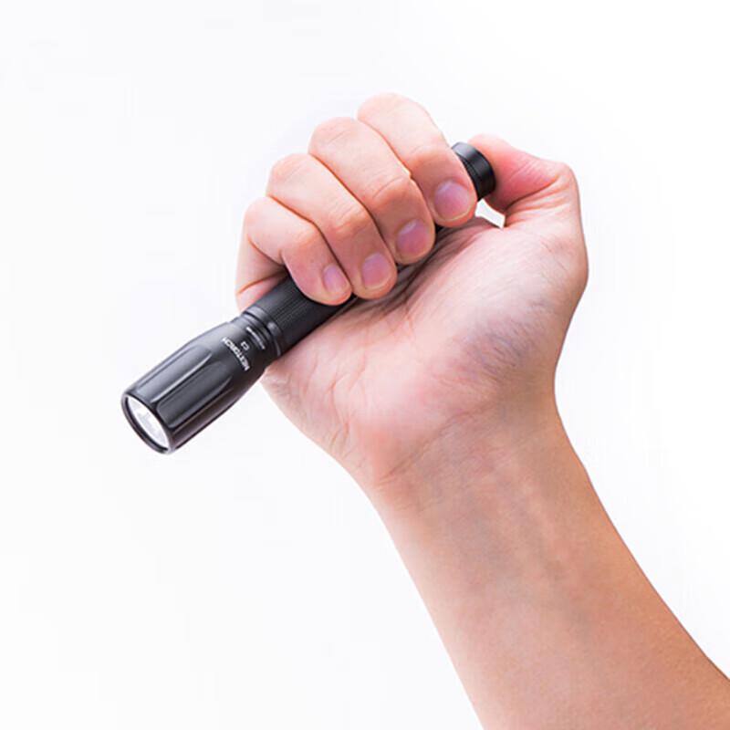 Фонарик Nitecore C2 на сухих батарейках