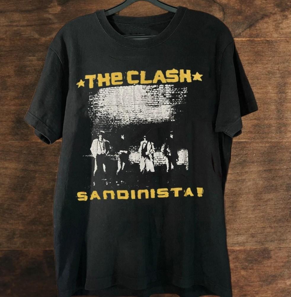Футболка в подарок фанатам в честь тура The Clash 80-х.