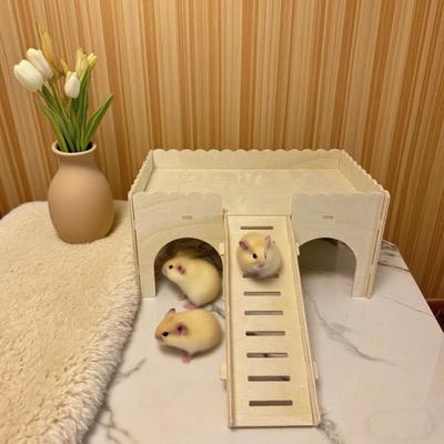 Двухэтажный деревянный домик-укрытие для хомяков и морских свинок с большим пространством и игровой платформой