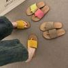 Французские шлепанцы с плоской подошвой и открытым носком, женская летняя обувь 2025, летняя новая модная повседневная пляжная обувь