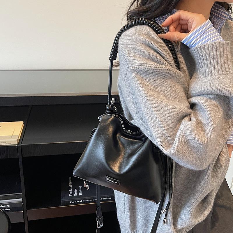 Популярная в этом году маленькая женская сумка осень-зима ретро 2025 новая нишевая сумка через плечо, сумка-мессенджер, плиссированная сумка-ведро