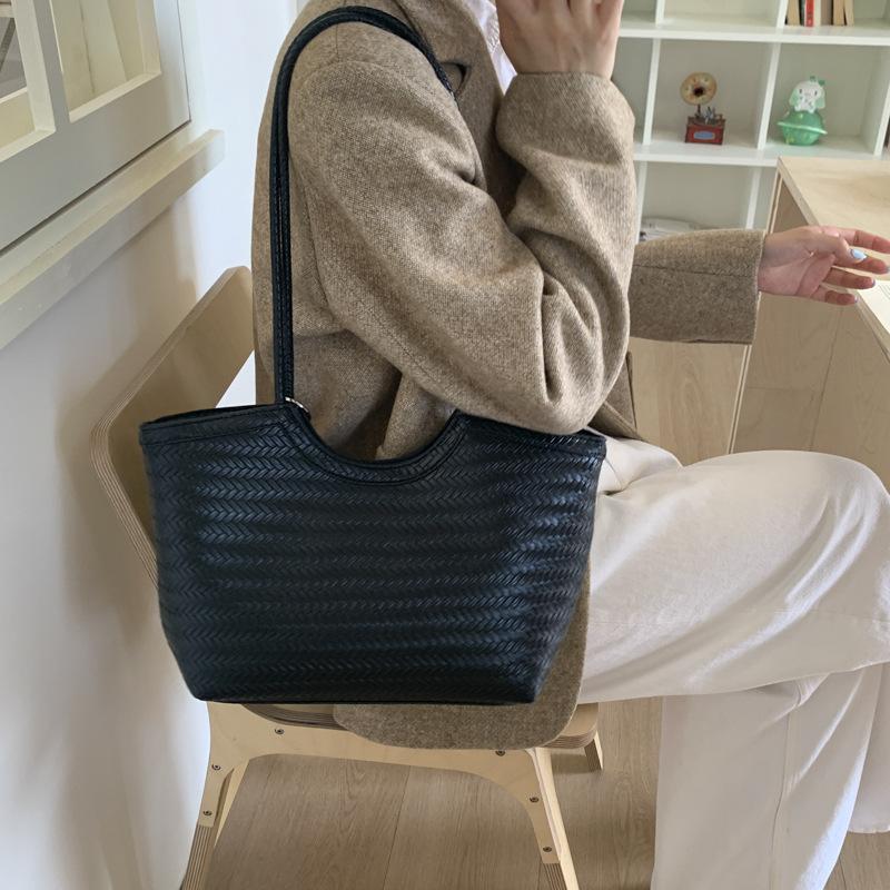 Сумки Большой вместимости сумки-тоут 2025 осень новые популярные плетеные сумки Универсальные наплечные сумки Зарубежный стиль сумки под мышкой
