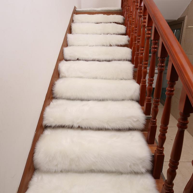 Плюшевые противоскользящие накладки на ступени из искусственной шерсти