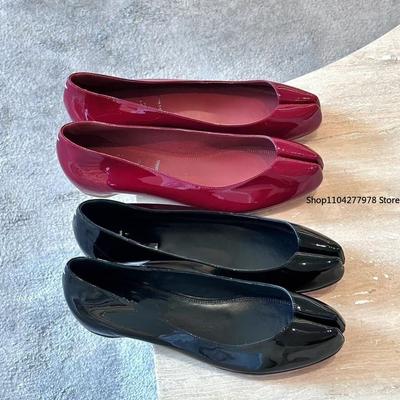 Модный дизайнер Обувь таби Удобные балетки из ПУ кожи Туфли Мэри Джейн Женские лоферы С мелким вырезом Разделенный носок Милая обувь