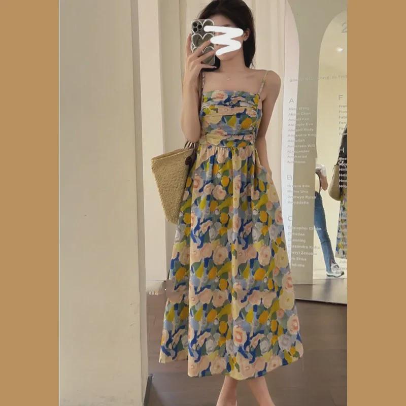 Женское облегающее платье с цветочным принтом на подтяжках - лето 2024 г.