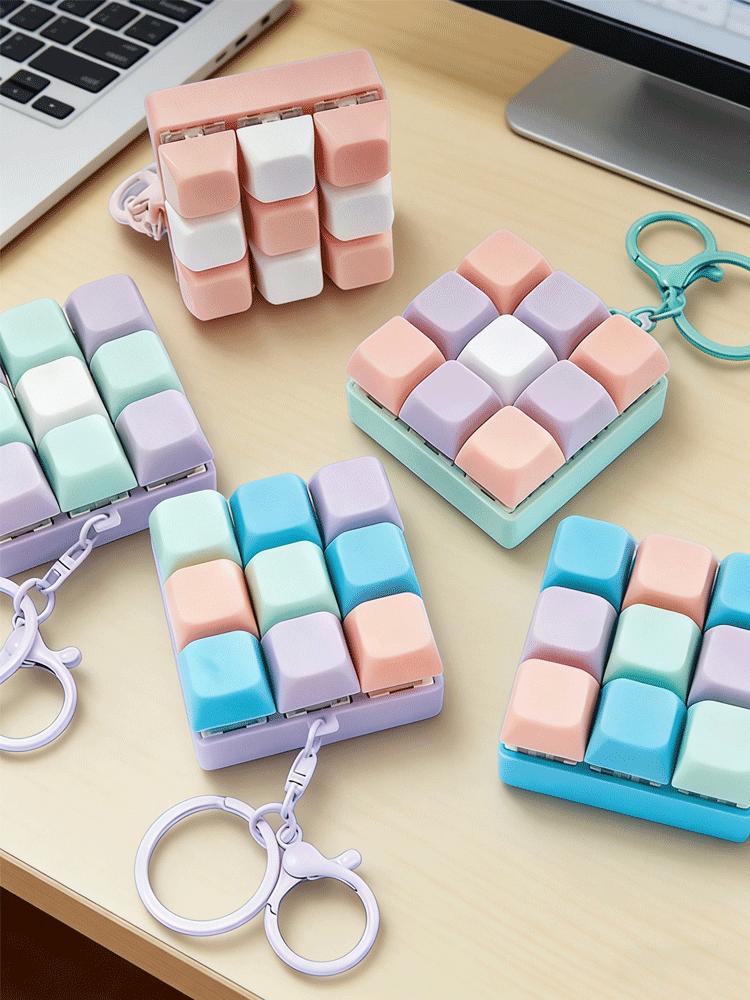 9 Keys Keyboard Fidget Toy Keychain Stress Relief Toys Finger Button Game Antistress Keycap Pendant For Children Adults Gift