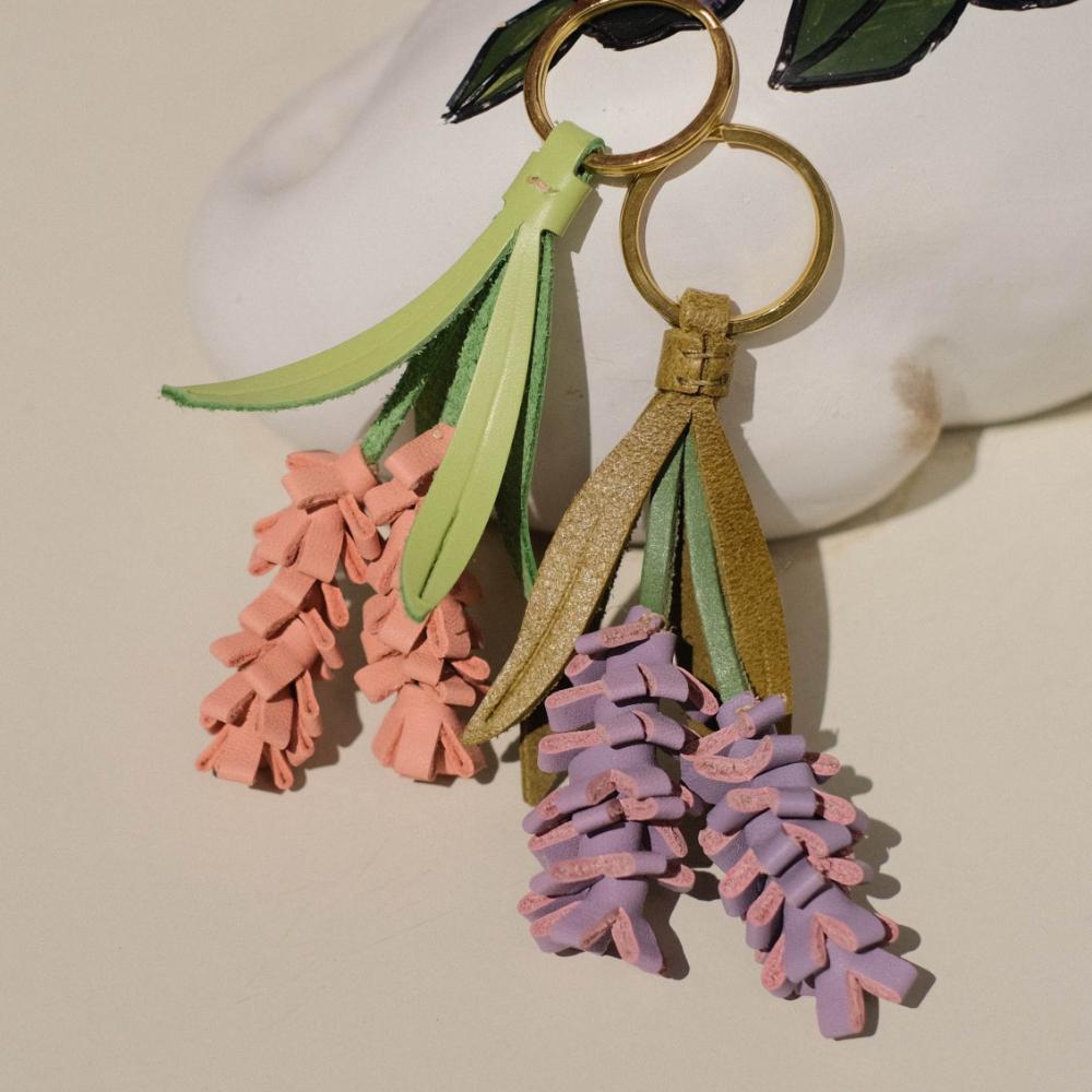 Очаровательный лавандовый брелок из коровьей кожи для женской сумки, модный брелок, прочный, изысканное исполнение, украшение для сумки, аксессуары для сумки