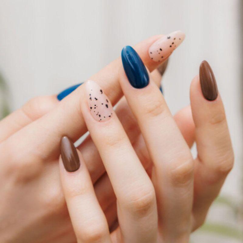 MUZMAK Reusable Nail Tips Blue Green Chip (Almond)