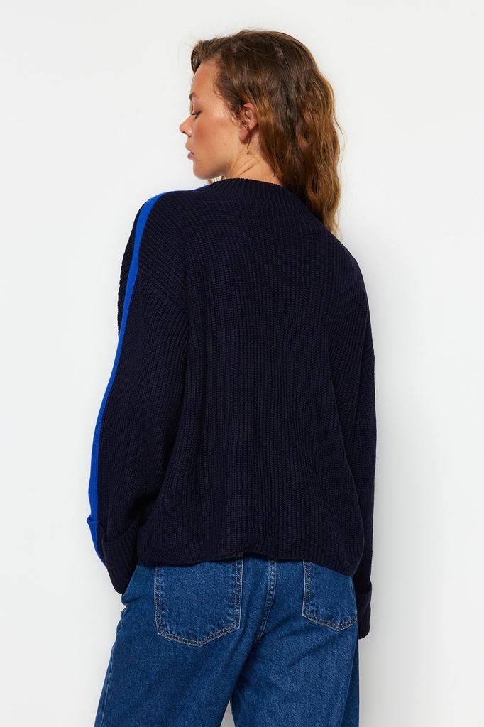 Женский модный стильный свитер, черный сложенный трикотаж с широкими рукавами